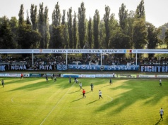 Słynny polski klub przewodzi w lidze i stanął nad przepaścią. "Chaos"