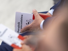 Od odpowiedzialności do odporności, czyli co znajdziemy w "Poradniku Bezpieczeństwa"