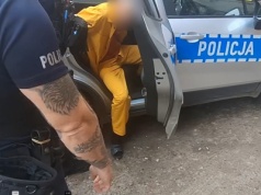 Gmina Olsztynek. Groźby, pobicie i kradzież w nocy. Dwóch znajomych za kratkami