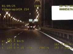 18-latek kilka godzin po zdaniu egzaminu na prawo jazdy jechał z prędkością 165km/h