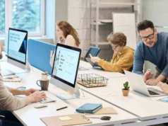 Tylko 23 proc. zetek chce pracować wyłącznie w domu. Powody są dwa