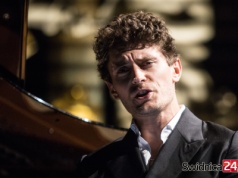 Światowej sławy śpiewak operowy Jakub Józef Orliński znów zachwycał w Świdnicy. Owacje na finałowym koncercie Festiwalu Bachowskiego [FOTO]