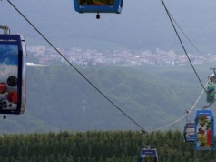 Pierwsza na świecie kolejka linowa dla jabłek już działa!