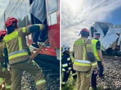 Bus zmiażdżony przez pociąg. Ewakuowano 300 osób