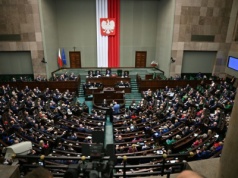 Najnowszy sondaż poparcia. PiS odzyskuje władzę