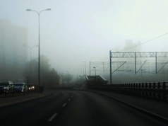 IMGW ostrzega przed gęstą mgłą