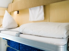 Pociąg w Polsce jedzie dłużej, bo pasażerowie mają się wyspać. Słodkich snów