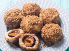 ​(Niemal idealne) knedle ze śliwkami. Kulinarna powiastka o smaku późnego lata