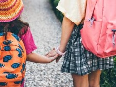 W Wielkiej Brytanii trzylatkowie uczą nastolatków cierpliwości i pewności siebie