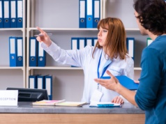 Pani z rejestracji nie może odmówić: bezwzględna zasada w przychodni