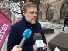 Adrian Zandberg w Olsztynie. Wiec Razem na Starym Mieście