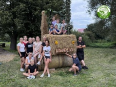 Parada traktorów i siatkarski turniej [ Społeczeństwo ]
