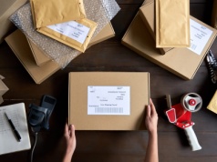 Porównanie różnych rodzajów opakowań w sprzedaży wysyłkowej