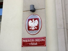 Sześć osób oskarżonych o wyłudzenie 1,8 mln zł m.in. metodą na „wnuczka