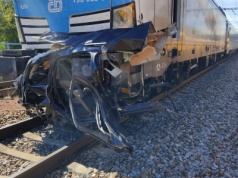 Podwójne zderzenie w Moravanach wstrzymuje ruch pociągów