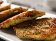 Przepis na placki z cukinii Jurka Sobieniaka, o przyjemnym smaku umami