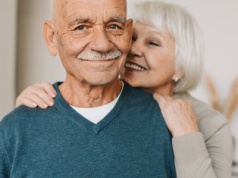 Raport Fundacji SeniorApp: seniorzy w Polsce są wciąż niewidoczni i potrzebują konkretnych działań