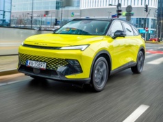 Początek wojny cenowej w Polsce? To auto ma 177 KM, 4,6 m długości i teraz kosztuje 99 900 zł!