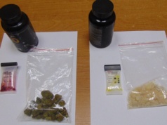 Podkarpacie: Chciał wyrzucić narkotyki do kosza. 19-latek zatrzymany z marihuaną i mefedronem