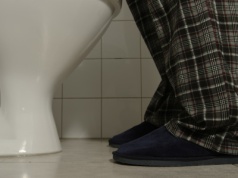 Zakazane w toalecie. Naukowcy ostrzegają przed tym nawykiem