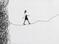 Menedżerowie żyją w lęku, że jeden błąd skończy ich karierę. „Pracowałam w dzikich godzinach, wyglądałam, jakbym miała obłęd w oczach”