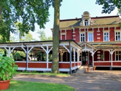 Zabytkowa pijalnia i ogrody jak z baśni. Uzdrowisko, które pokochasz od pierwszego wejrzenia