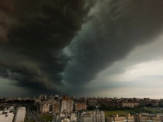 Niebezpieczna aura wraca nad region! Burze z gradem i podtopienia możliwe dziś w nocy