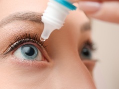 Jak łagodzić zespół suchego oka, będąc w podróży?