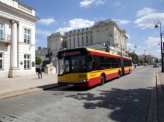 Zmiany w komunikacji miejskiej. Automaty bez gotówki i papierowych biletów