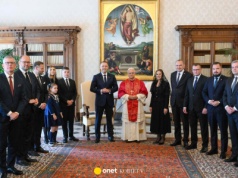 Towarzyszyła prezydentowi Nawrockiemu na audiencji u papieża. Kim jest Nina Nawrocka?