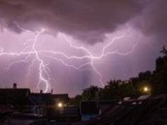 Zerwane dachy, ponad sto interwencji. Tam burze uderzyły najmocniej