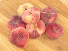 Ta brzoskwinia jest inna, a jej kosmiczna nazwa wymiata. Słodsza niż tradycyjna i ma dużo witaminy C