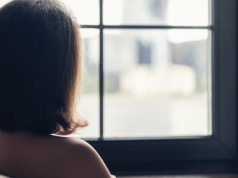 Boją się, że partner je rzuci. Za wszelką cenę chcą poprawić wygląd okolic intymnych