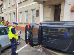 Celowo wjechał w grupę ludzi. Policja apeluje o pomoc