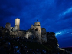 Najstraszniejszy zamek w Polsce. Strzeże go czarny pies, a w studni słychać jęki dusz