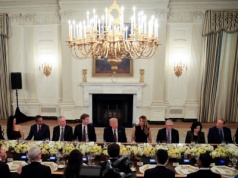 Przełomowa kolacja u Trumpa. Tu ważyły się losy świata? 33 gości. Wiadomo, kogo zabrakło