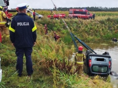 Zanurzony citroen i dwa ciała. Makabryczne odkrycie w stawie w Drobnicach