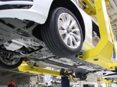 Pensje w VW i BMW: Tyle naprawdę zarabiają pracownicy niemieckich gigantów motoryzacji