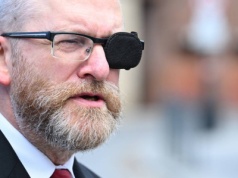 Wniosek do PE ws. Grzegorza Brauna. "Mnie to ani ziębi, ani grzeje"