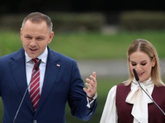Oczy wszystkich zwrócone były na Martę Nawrocką. Wszystko przez tę stylizację