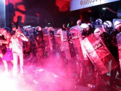 Wrze na Bałkanach. Policja rozpędza demonstracje, dziesiątki w aresztach