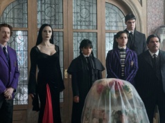 Ich makabryczny dom jest miejscem miłości, śmiechu i... odciętej, żywej dłoni. O co chodzi w rodzinie Addamsów?