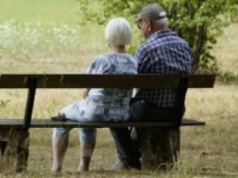 Rząd przyjął budżet na 2026. Polscy seniorzy zyskają średnio 6,7 tys. zł rocznie!