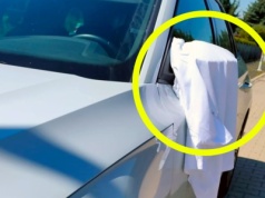 Biały ręcznik na lusterku nie wisi tak sobie. W ten sposób kierowca daje znak