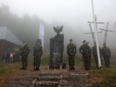 Setki osób na Hali Łabowskiej. Uroczystości ku czci ks. Władysława Gurgacza i żołnierzy PPAN
