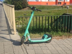„Młodzi, po alkoholu, bez kasków”. Straż Miejska w Rzeszowie i lekarz ostrzegają przed urazami i brawurą