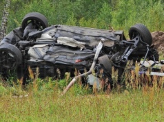Stanęli przy rowie. Dobiegł ich płacz dziecka. "Wyrzucony w powietrze koziołkował"