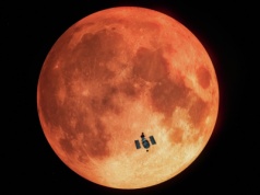 Dziś czeka nas niezwykłe widowisko. Na niebie pojawi się Krwawy Księżyc i spektakularny taniec świateł