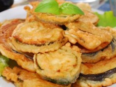 Kiedyś panierowałem i smażyłem jak kotlety. Teraz mam lepszy patent na cukinię