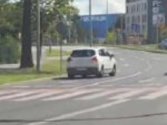 Jechała pod prąd w Zielonej Górze. Jest nagranie